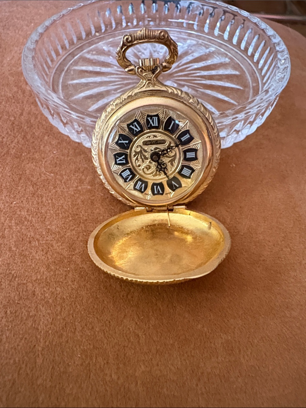 Vintage Chateau Gold-Tone Pocket Watch Locket Necklace - Elegant Women's Jewelry